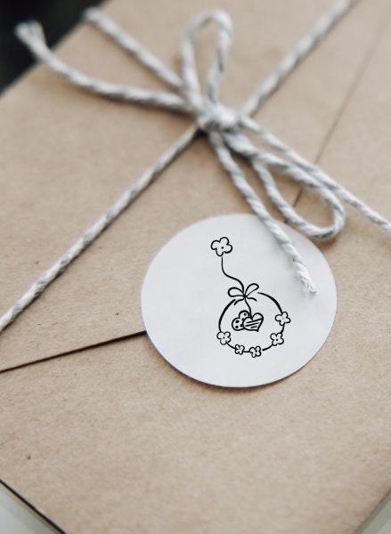 Stempel Motivstempel  - Herzen mit Blumenkranz, Geschenk - DIY Stempel zum Basteln von Karten, Papier, Stoff, Holz, Dekoration, Anhänger
