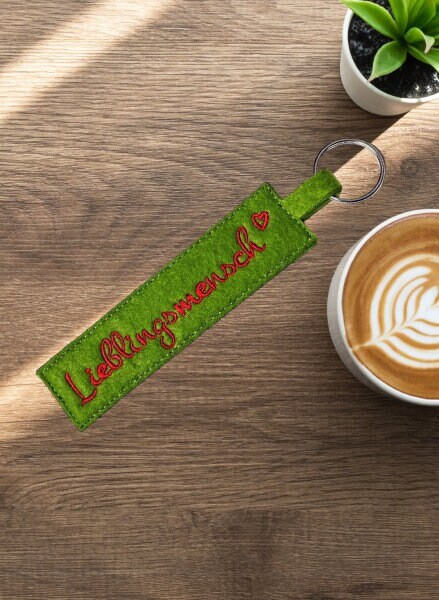 Schlüsselanhänger aus Filz - Gestickter Text - Lieblingsmensch - Geschenk